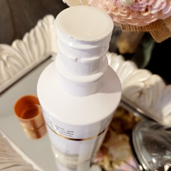 Whish Mineral Milk Bath 8 FL OZ cleanse, moisturize, & Soothe - Picture 2 of 6